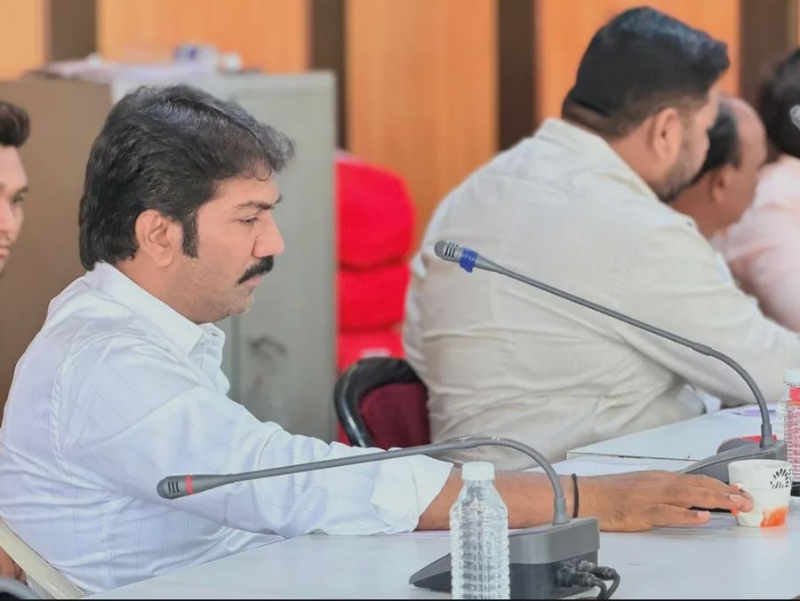 Committee session at the ward office