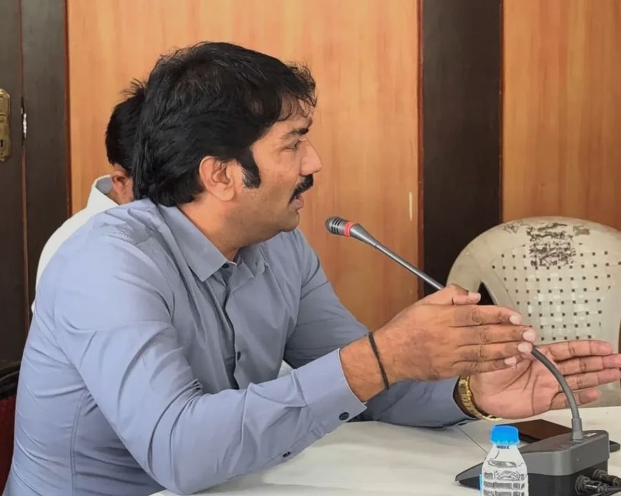 Discussion during a ward planning meeting