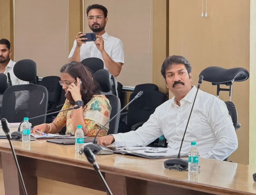 Planning meeting with municipal officials