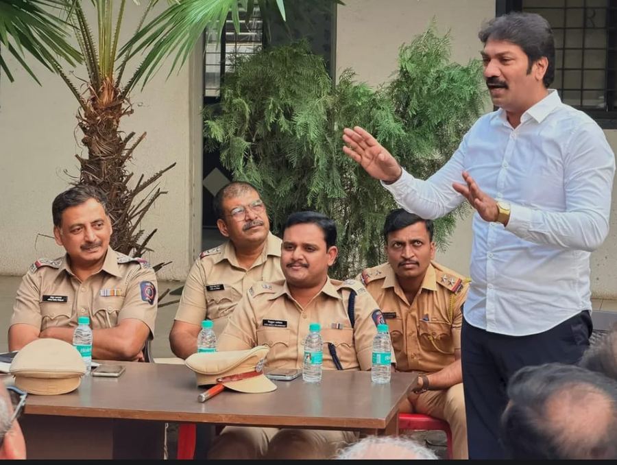 Public meeting held alongside local police officers