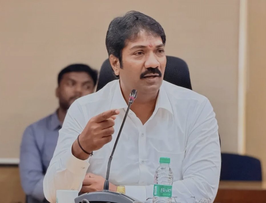Speaking at a municipal planning committee session